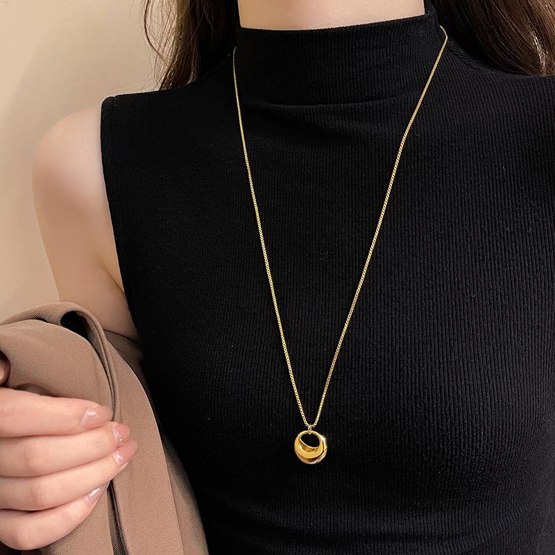 

Gold Circle Drop Long Pendant Necklace for Women Elegant Light Luxury Delicate Sweater Chain Accessory