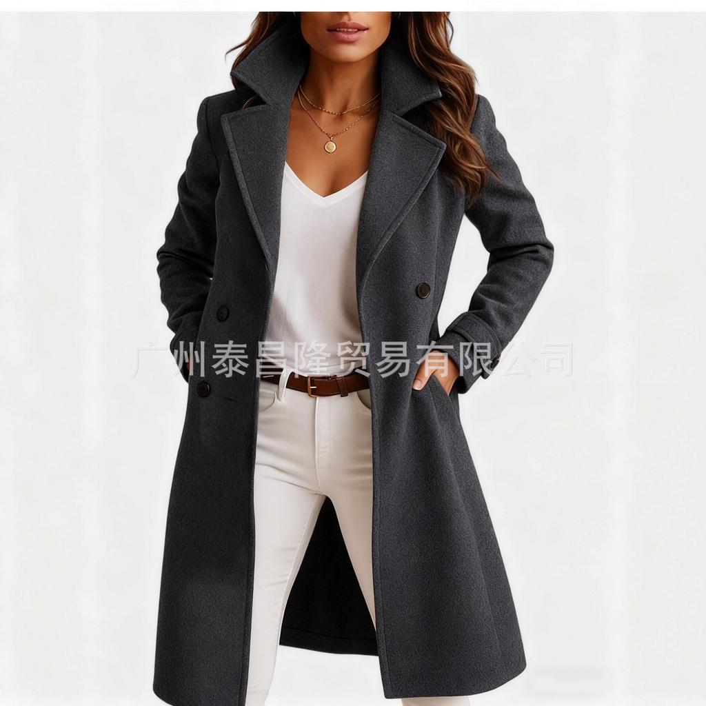 Brauner zweireihiger Trenchcoat mit Reverskragen und Gürtel