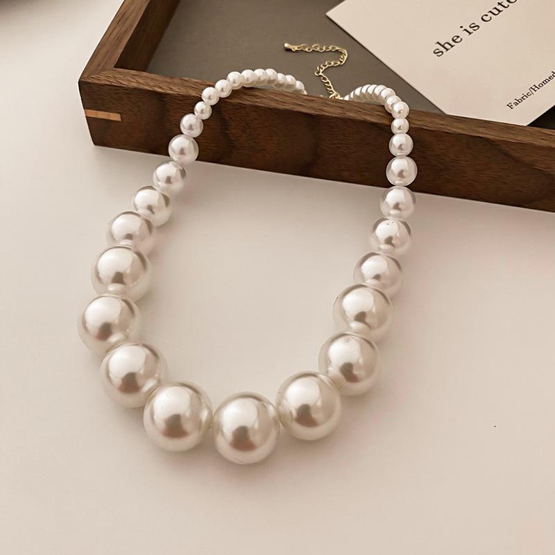 French Light Luxury Diamond-encrusted Artificial Pearl Necklace Retro Court Style Collarbone Chain Niche High-end Jewelry Women