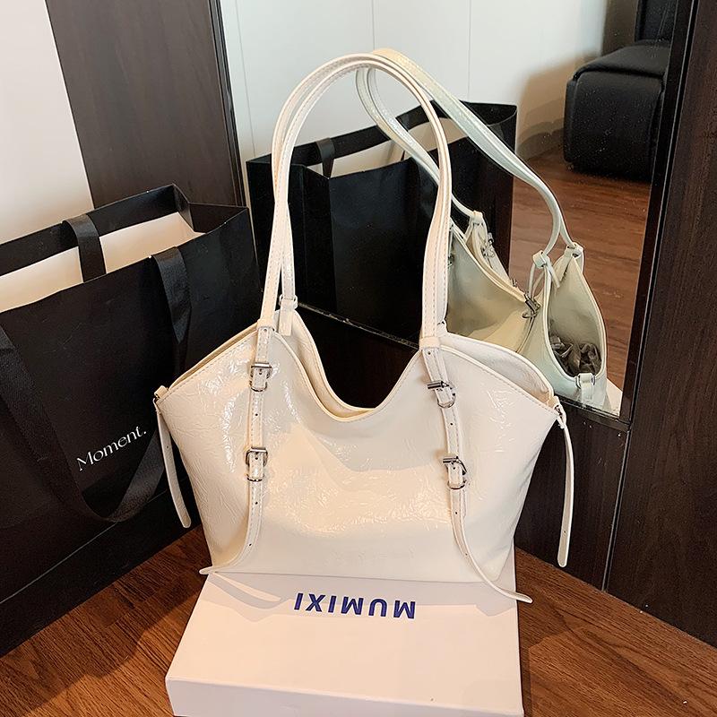 Women's bag new trendy retro commute to work tote bag large capacity shoulder bag underarm bag