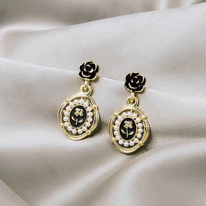 French Retro Enamel Flower Pearl Stud Earrings, Light Luxury High Sense Medium Antique Vintage Temperament Earrings