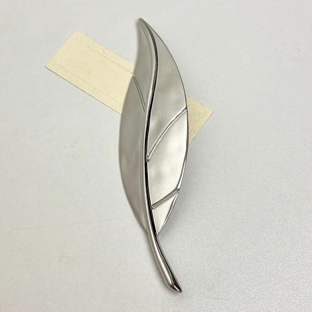 Vintage Long Leaf Pin Corsage Ornament Metal Glossy Brooch Maple Leaf Brooch  Western-style Clothes