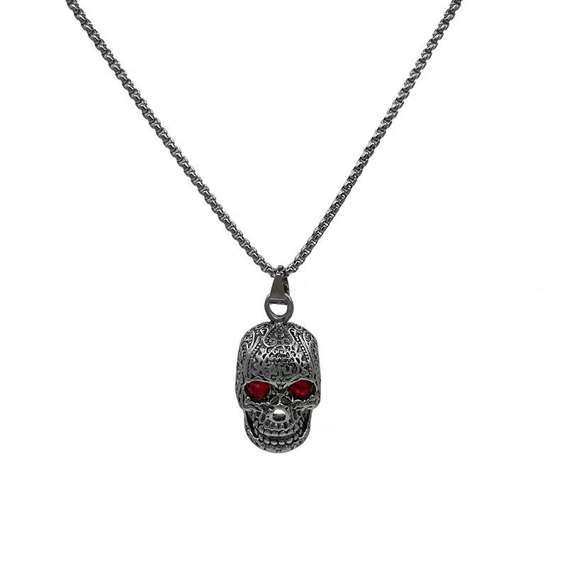 

Street red-eye skull necklace, long versatile pendant, men s titanium steel sweater chain, personalized hip-hop men s chain.