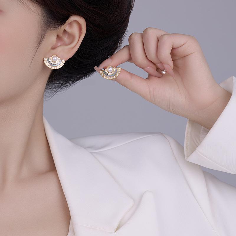 Natural Shell Earrings Women'S Retro Pearls Medieval Vintage Stud Earrings Semi-Round Exaggerated Personality High-End Earrings
