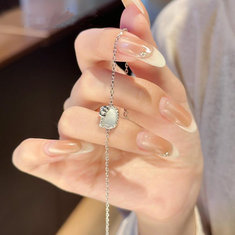 Sweet Kitty Mother-of-Pearl Bracelet – Fashionable Hello Kitty Bow Jewelry for Women