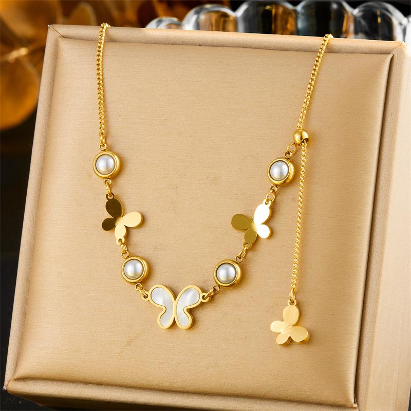 

Butterfly Pearl Pendant Necklace for Women 18K Gold Plated Titanium Steel Chain Necklace Y2K Adjustable Link Chain with Charms Jewelry one size