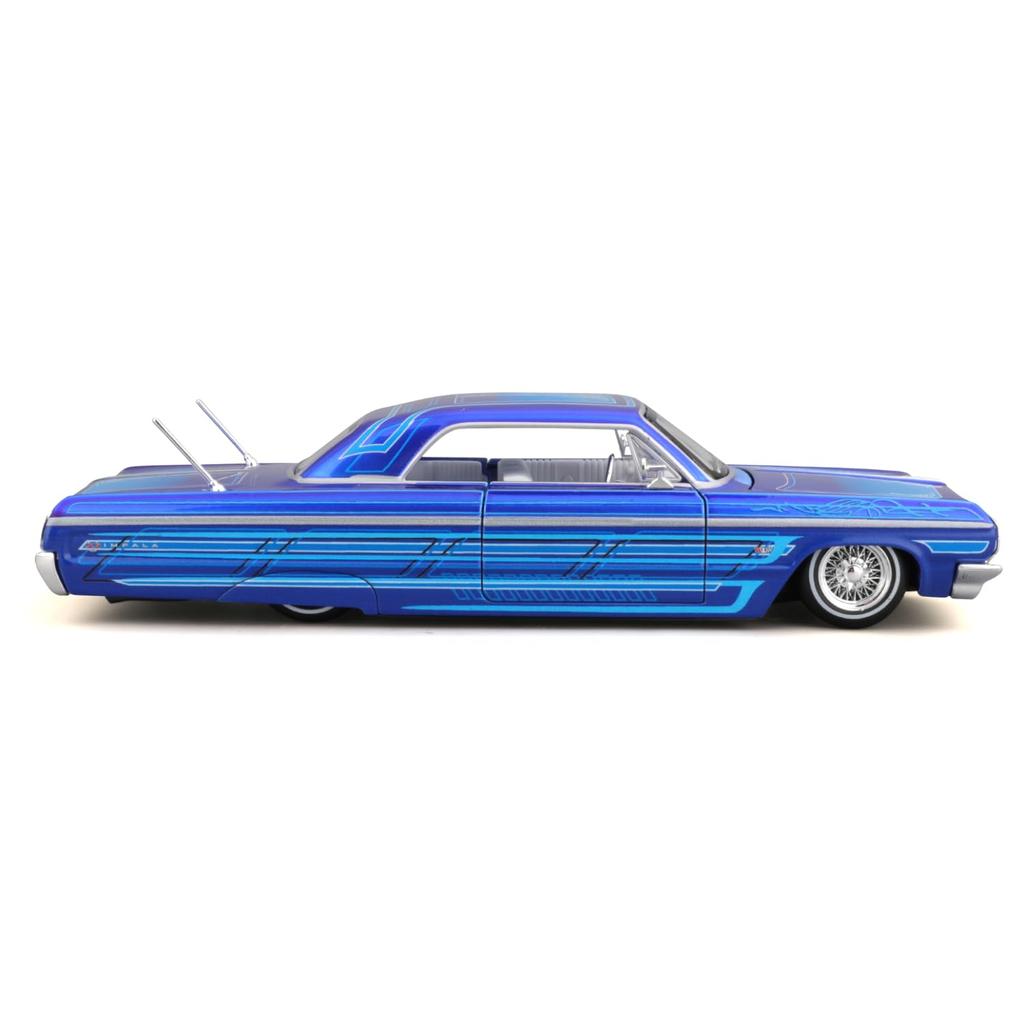 Maisto 1/26 Scale Chevrolet Impala 1964 Blue Custom Lowriders Series / Diecast Model Car, Finished Product 32547
