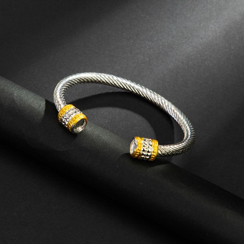 

Европейский и американский ретро витой золотой двухцветный браслет-кабель, инкрустированный полудрагоценными камнями