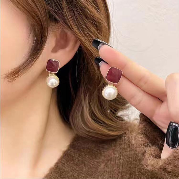 Cercei Ancola Roșu Argintiu Geometrici cu Picătură de Ulei - Modă Retro Manșete de Urechi High-End pentru Femei