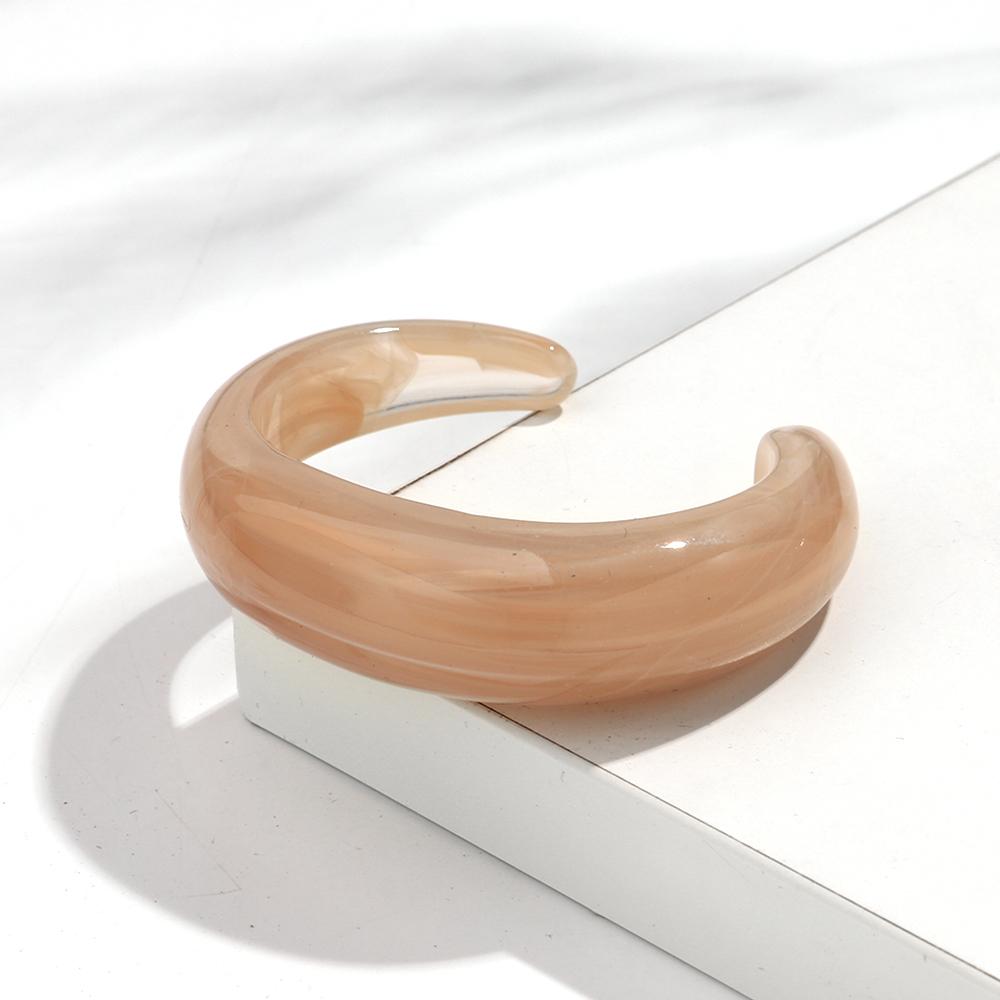 Smooth Round Acrylic Cuff Bangles for Women Vintage Exaggerated Jelly Color Smudging Bangle Wide Resin Bracelet Accessories