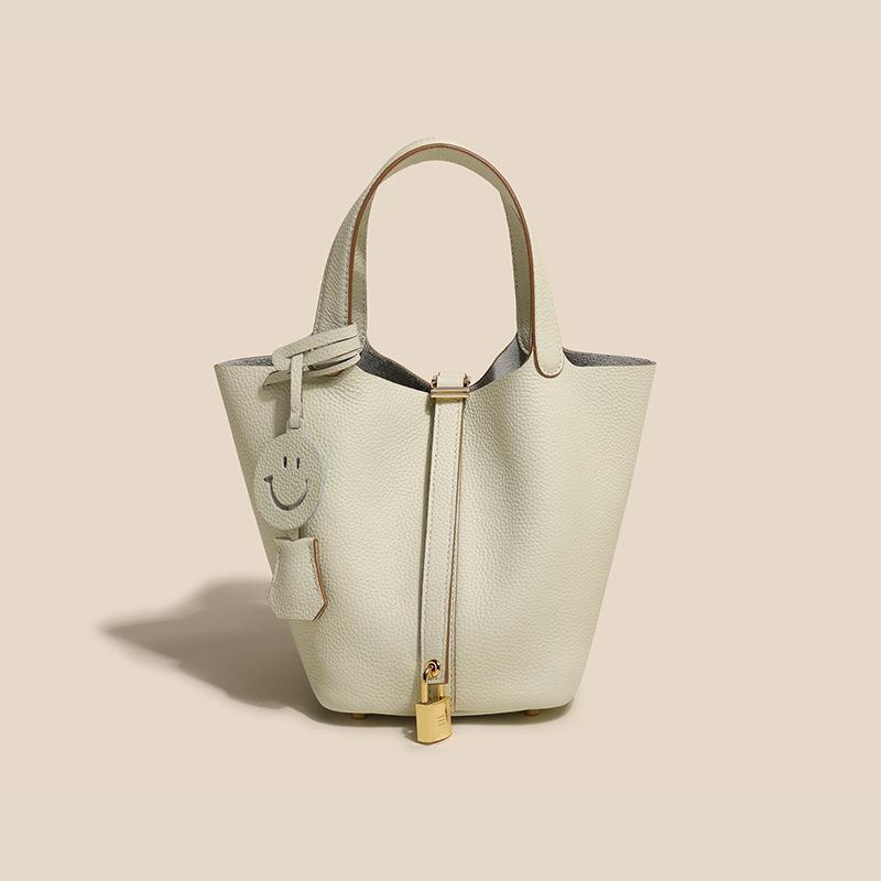2025 Trending Women's Genuine Leather Cowhide Bucket Bag: Versatile, Top Layer Vegetable Tanned Handbag