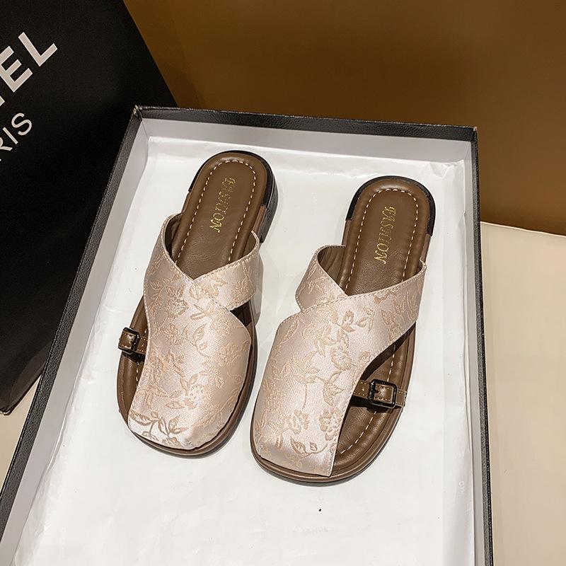 

Guofeng Baotou half slippers women s summer outer wear fashion 2025 new thick-soled new Chinese-style hollow out sandals 40