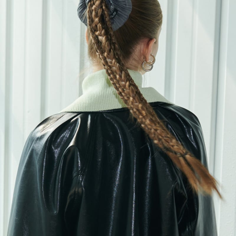 

БЕЗ ЗВУКА ПЛИССИРОВАННАЯ БОЛЬШАЯ РЕЗИНКА-СКРАНЧИ_СЕРЫЙ GREY