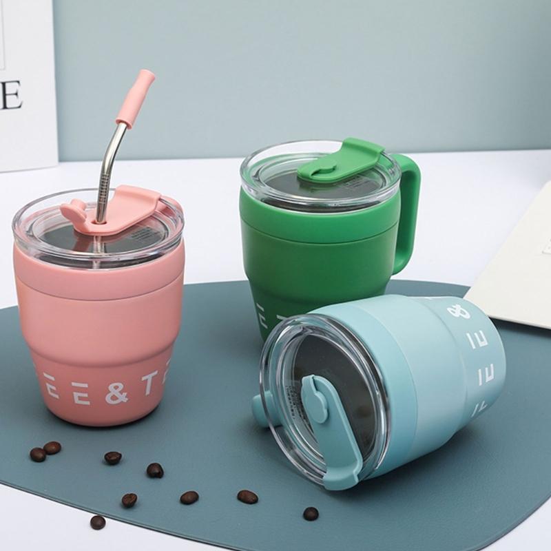 Inovativní hrnek na kávu s uchem a víčkem se slámkou 480ML Láhev Materiál nerezová ocel Hrnky se slámkou na nápoje