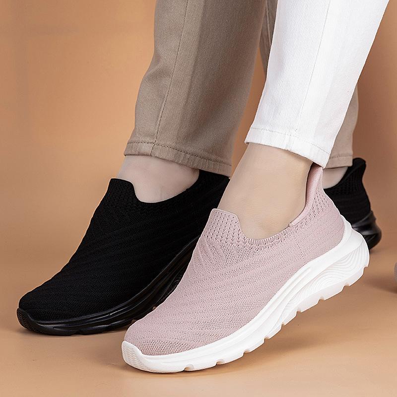Sport Shoes For Women 2025 Spring And Summer New Old Beijing Cloth Shoes Breathable Mother Shoes Versatile Casual Single Shoe