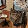 Bag women's 2025 new product contrasting color retro woolen material plaid leopard print tote bag portable shoulder underarm bag tide