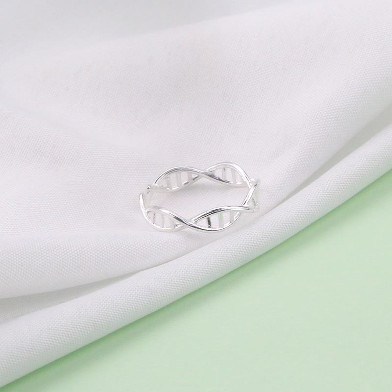Versilberter Personalisierter DNA-Doppelhelix-Offener Ring - Einzigartiges Geschenk für japanische & koreanische Frauen.
