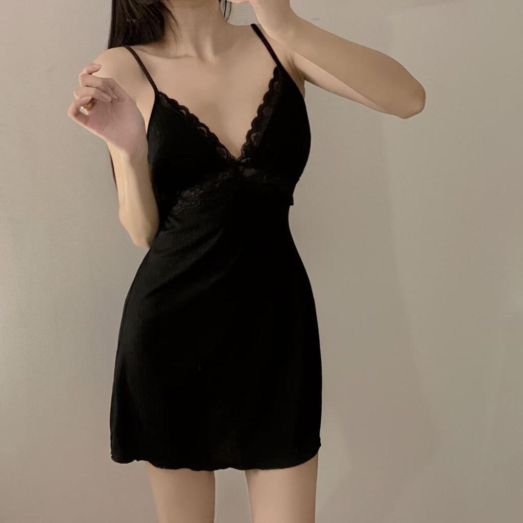 Women's Ice Silk Lace Camisole Nightgown with Chest Pads - Slimming Summer Style for Inner or Outer Wear.