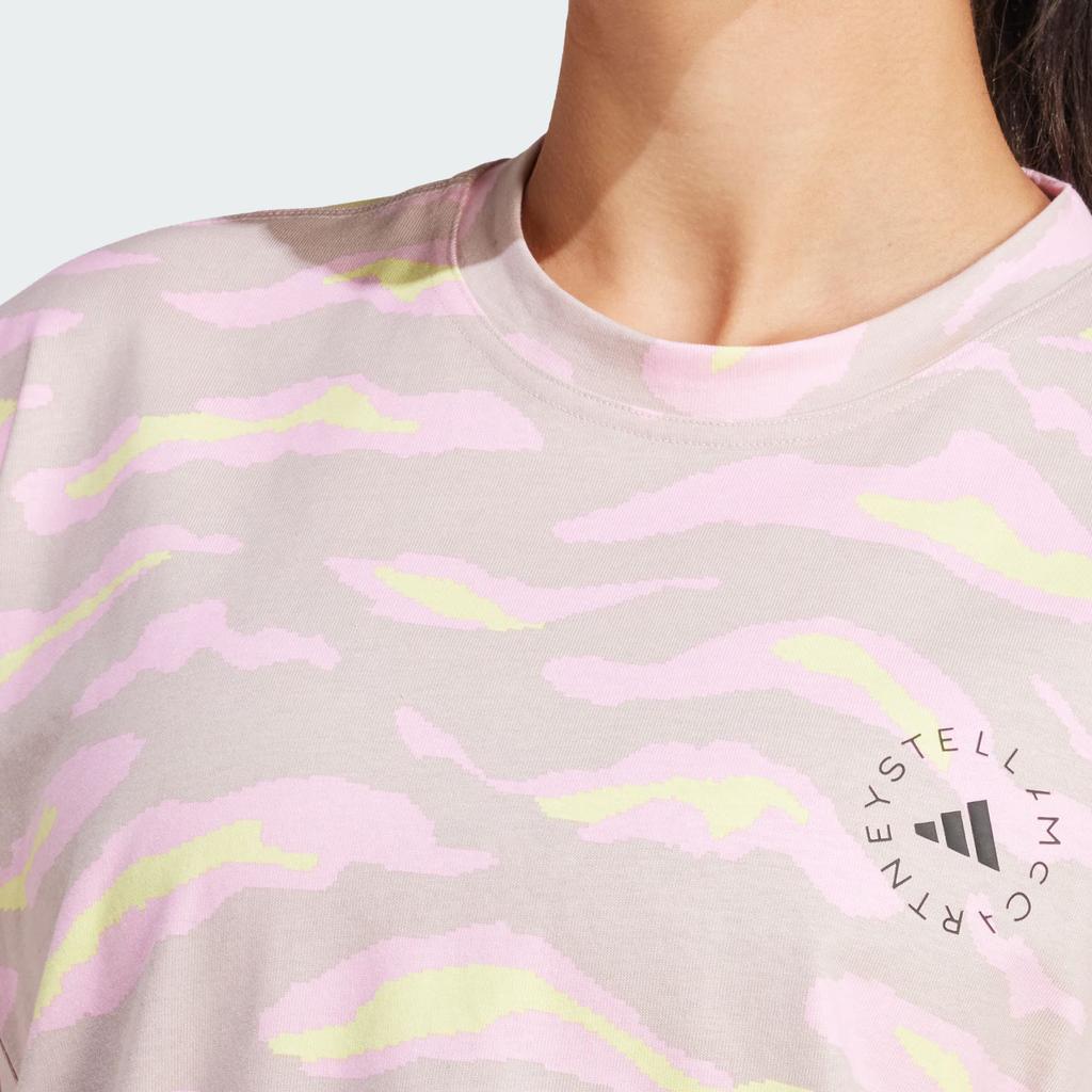 adidas X Stella McCartney TrueCasuals T-shirt z nadrukiem z pełnym zwierzęcym wzorem Damskie topy Fuksja IN3631