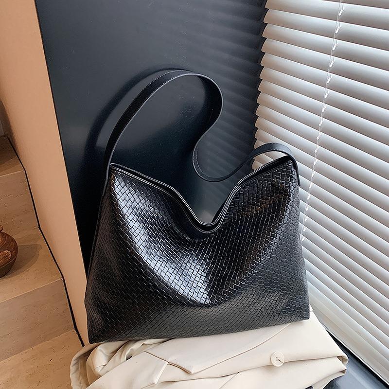 New Stylish Simple Large-capacity Shoulder Bag Casual Versatile Commuter Portable Tote Bag Tide