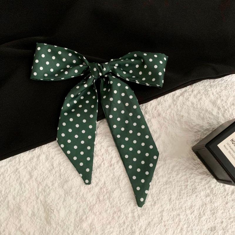 Small silk scarf, advanced sense, temperament, atmosphere, versatile decorative small scarf, girl's heart, bow, hair tie, bag, streamer.
