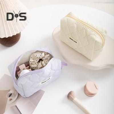 Quilted Makeup Bag Solid Color Cosmetic Pouch with Metal Zipper Ladies Portable Handbag Toiletry Bag for Travel Home Storage