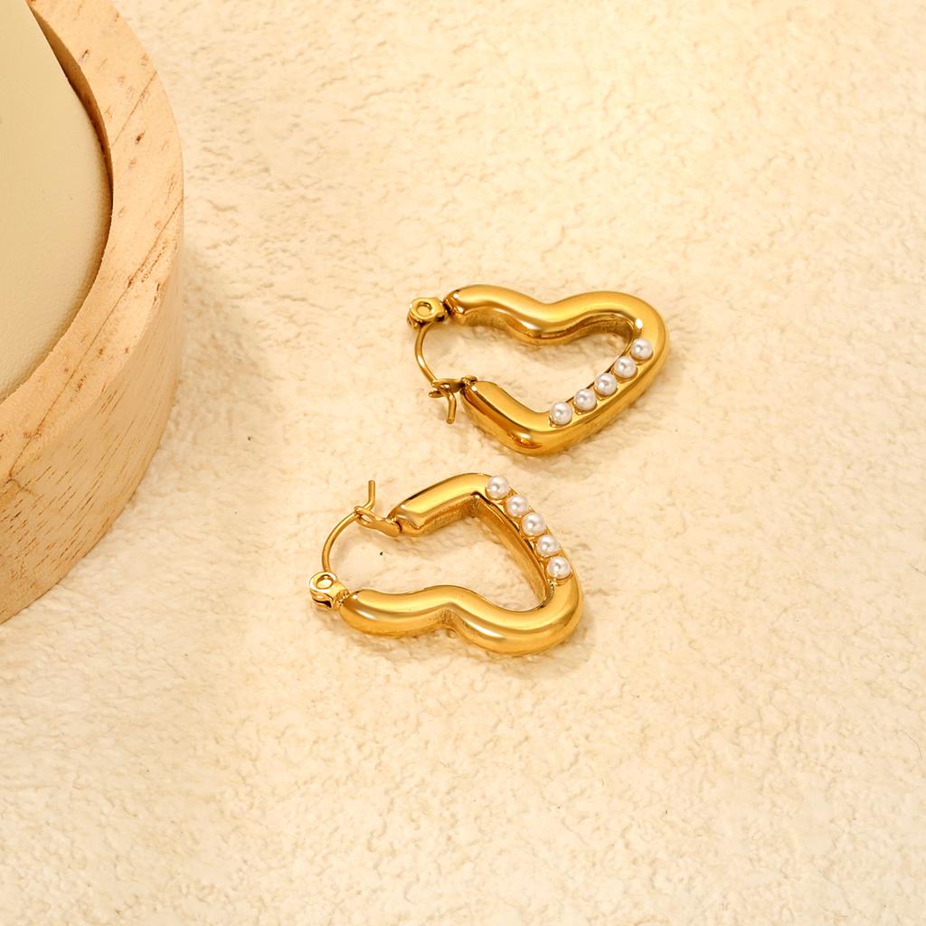 Jewelry Hollow Heart Sticky Pearl Earrings Niche Exquisite Temperament Love Ear Buckle Plated 18K Gold Earrings Women