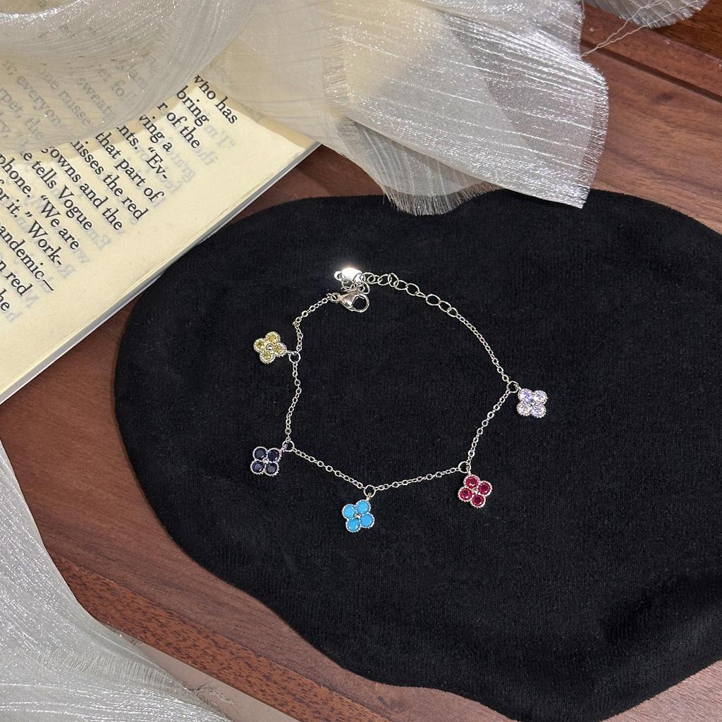 Douyin live stream supply, dopamine colored diamond four-leaf flower bracelet, summer small fresh and versatile bracelet jewelry.
