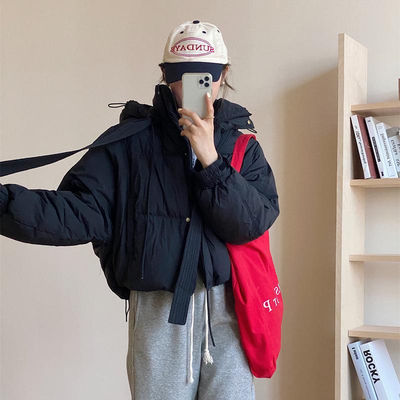 

Женская короткая куртка с капюшоном из белого утиного пуха, зима 2025, модный дизайн, с лентами, милая куртка-пуховик S чёрный