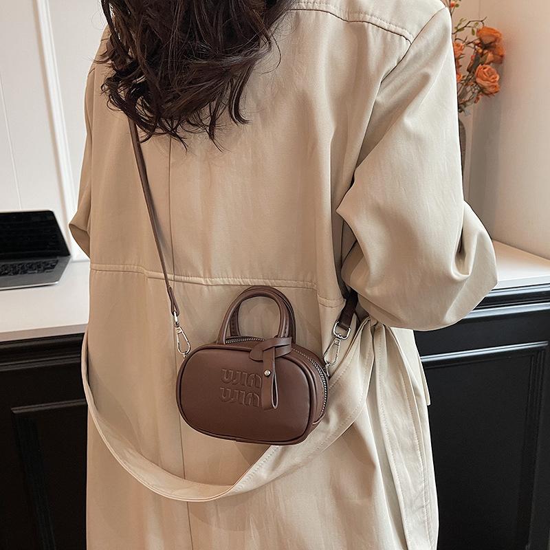 

High-value bowling bag women s bag oil wax leather texture shell bag hand carry shoulder messenger bag 14*6*19