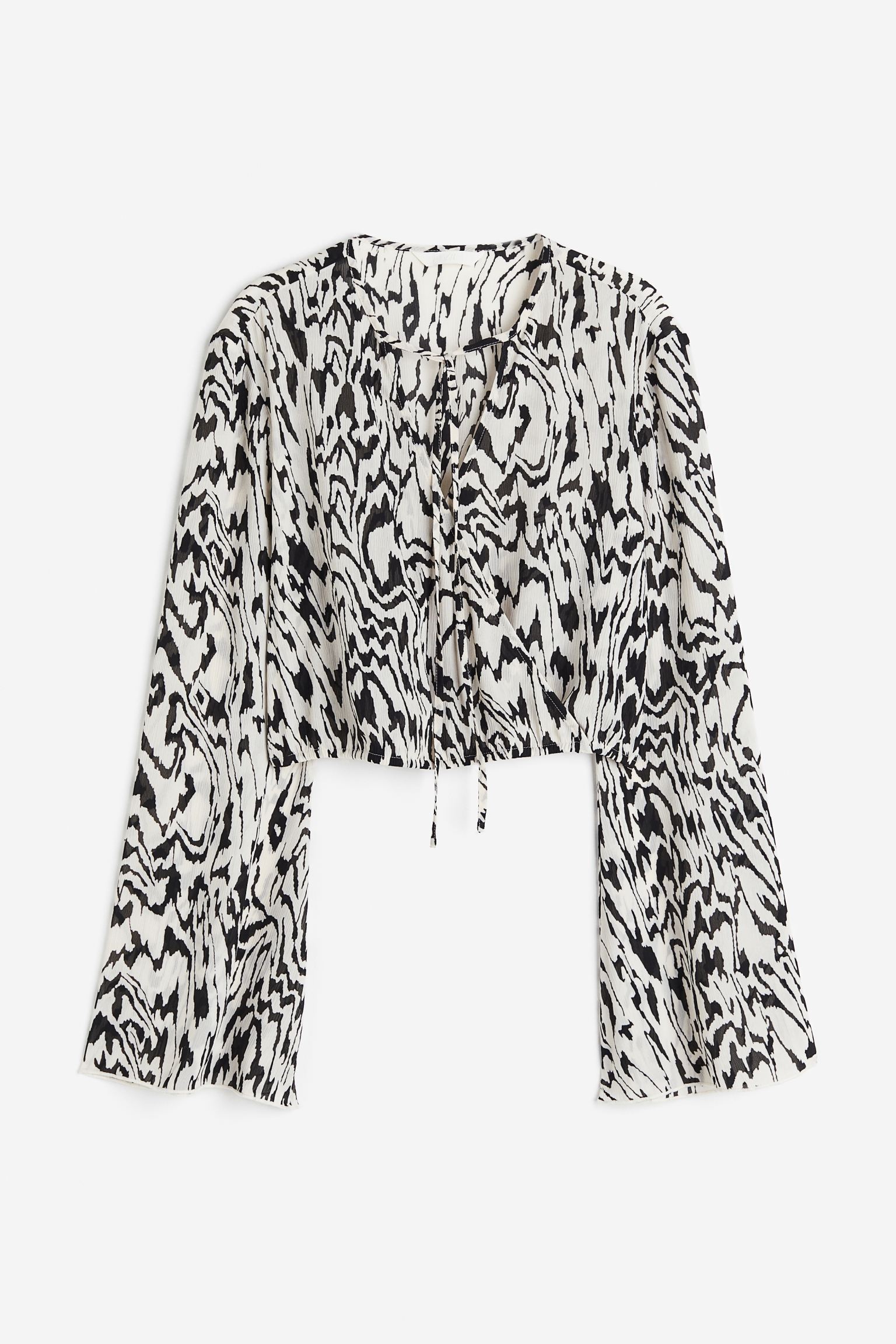 

Укороченная блузка с запахом