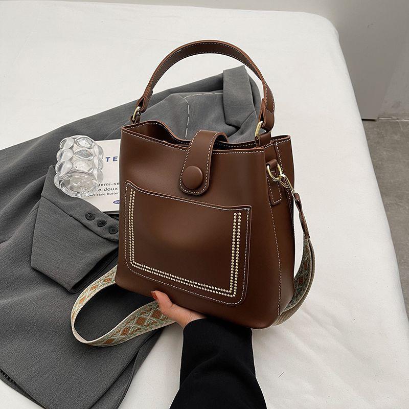 Customer order popular bag women 2025 new high-end versatile wide shoulder strap messenger bag commuter portable bucket bag