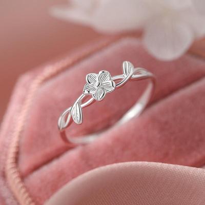 Sui Floral Leaf Twig Crossover Ring: Pastoral Style Fashion Accessory