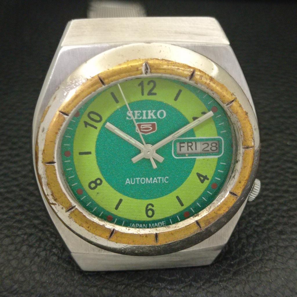 AUTOMATIC VINTAGE SEIKO 5 JAPAN 7019A MENS GREEN COLOR DIAL WATCH a702105-5 R208-a702105