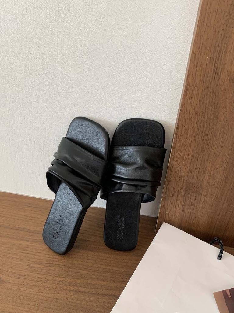 Flat-bottomed Vacation Beach Slippers Women's Outer Wear 2025 Summer New One-word Sandals Vacation Fairy Wind Korean Slippers