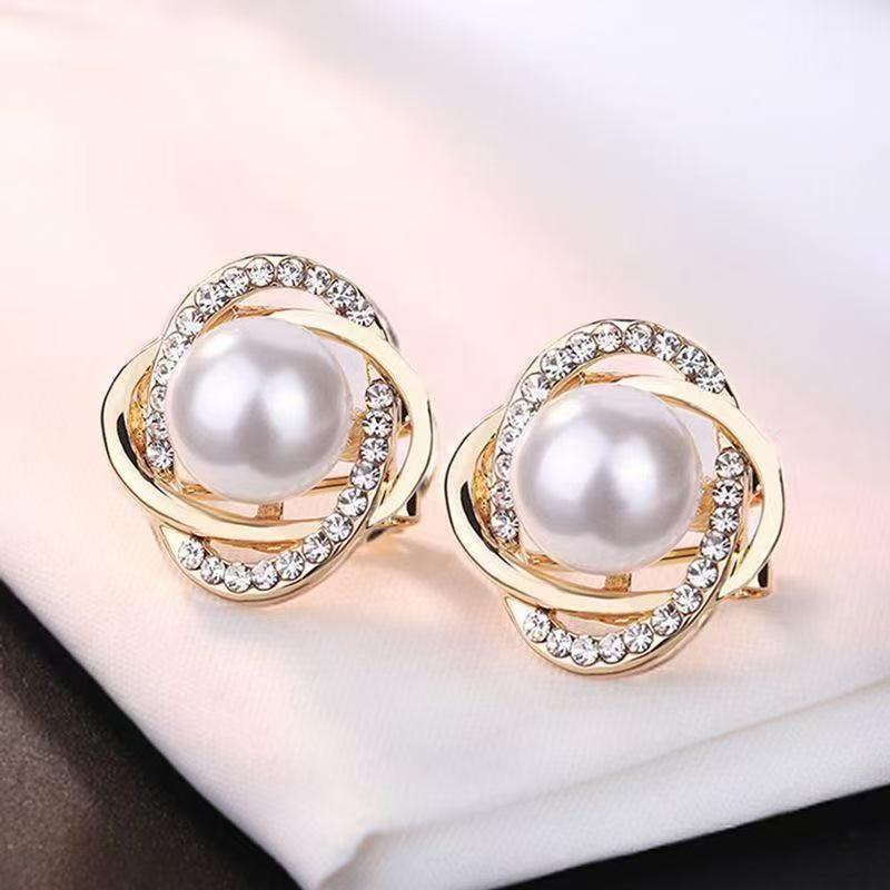 

Zhen 2025 Trendy Interlocking Pearl Stud Earrings: Retro French Elegance with a High-Class Feel