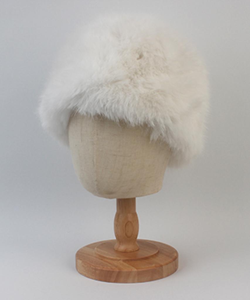 Yunibeosyeolkemiseuteuli Eskimo Fur White Bucket Hat