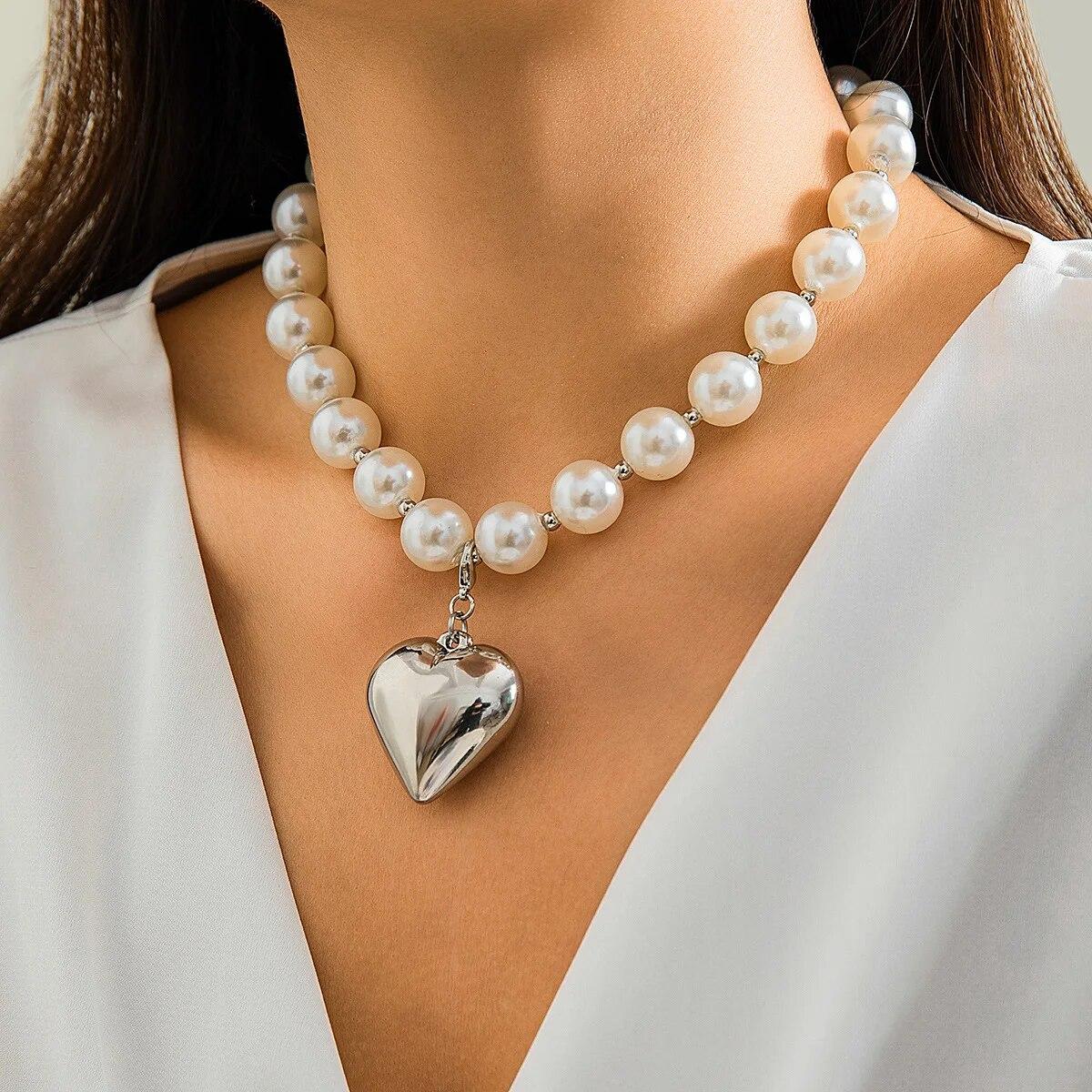 

2Pcs Elegant Goth Imitation Pearl Beads Chain Necklace for Women Vintage Love Heart Pendant Choker Y2K Jewelry Wed Accessories