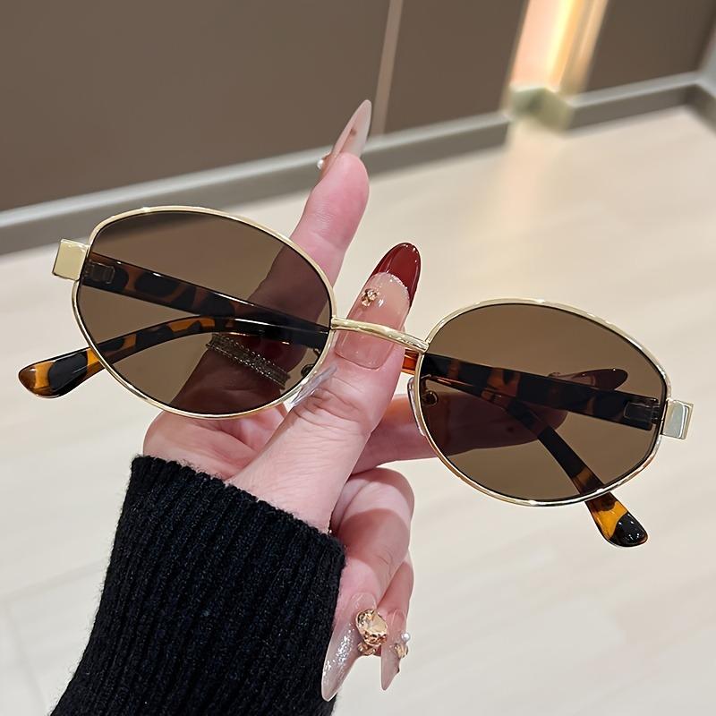 Retro Round-Frame Women's Glasses with Tortoiseshell Arms Decorative Lens Non-Prescription Oval Eyewear