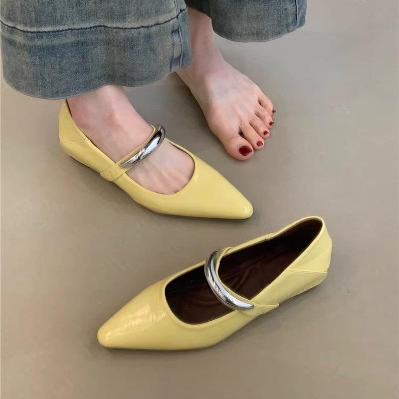 Niche Sense of Design Mary Jane Gentle Metal Buckle Pointed Shallow Mouth Soft Leather Commuter Shoes