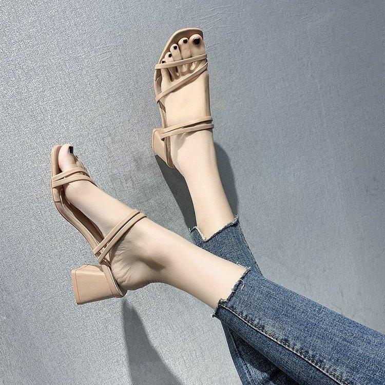 New Black Strappy Sandals Fairy Fairy Wind Mid-heeled Cool Slippers Female Outer Thick Heel Word with Women's Shoes Female