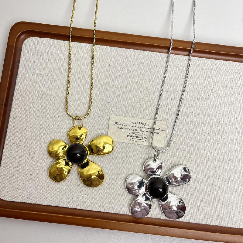 New Fashion Metal Pendant Necklaces Women Irregular Flower Clavicle Chains Luxury Unique Exquisite Banquet Party Jewelry Gifts