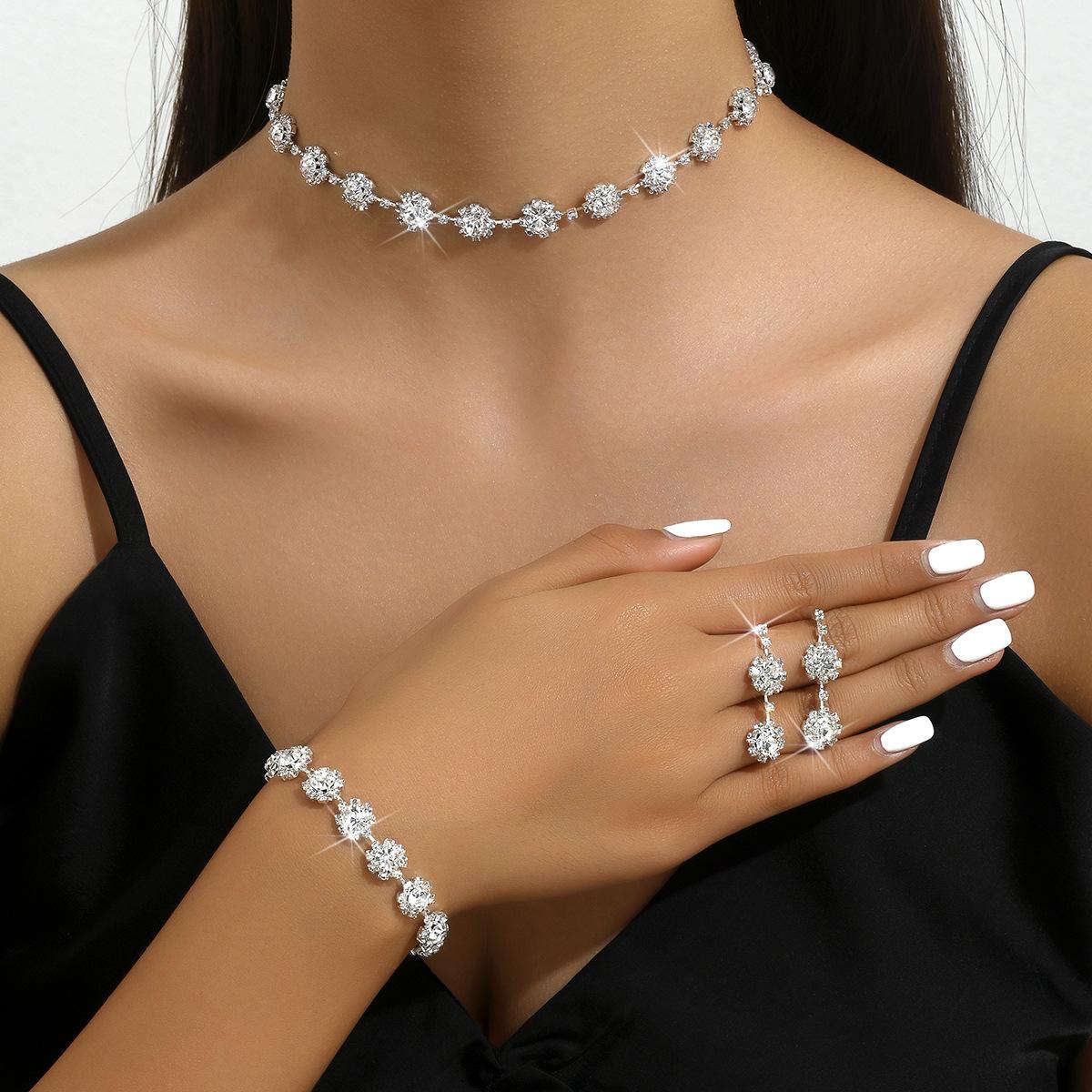 

Bridal Flower Diamond Necklace Earrings Bracelet Three-Piece Set