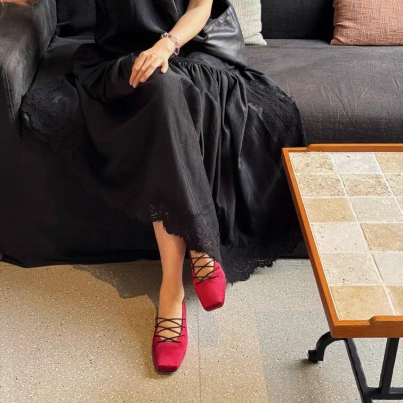 

Fashion Satin Temperament Square Toe Versatile Single Shoes Women Spring and Autumn 2025 35 красный
