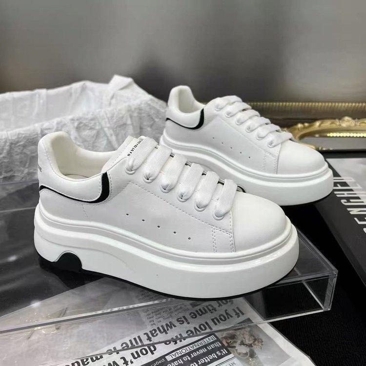European thick-soled little white shoes for women's 2025 spring new leather versatile casual board shoes to increase the height of versatile fashion s