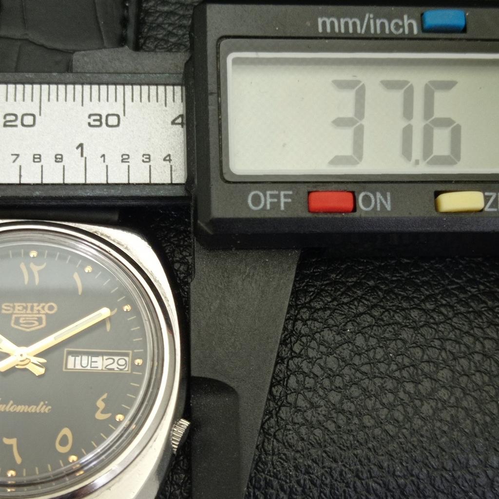 AUTOMATIC 7009A VINTAGE SEIKO 5 JAPAN MENS ARABIC BLACK DIAL WATCH A701617-5