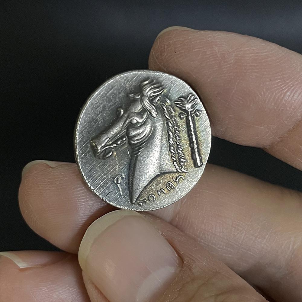 

Старовинні грецькі монети, монети з головою коня Геракла, намиста, сицилійські карфагенські монети, ювелірні підвіски