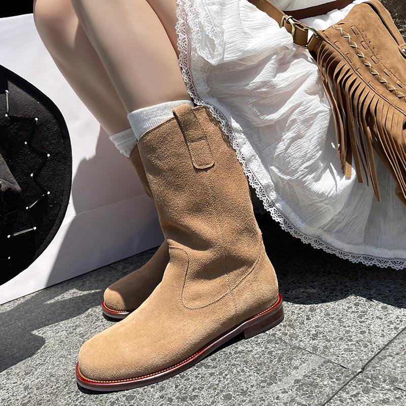 Krazing Pot Chaussures en daim de vache pour femme, bottes mi-mollet à bout rond et talons bas épais, collection automne-hiver