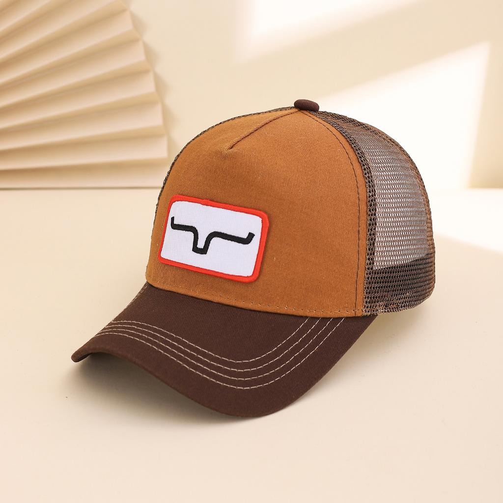 The color-blocked embroidered horn-shaped mesh cap is a fashionable and trendy baseball cap for daily leisure and outdoor sports