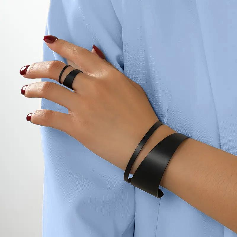 

Red & Black Wide Face Open Bracelet Ring Set Temperament Simple And Fashion Send Friends Hollow Creativity чорний